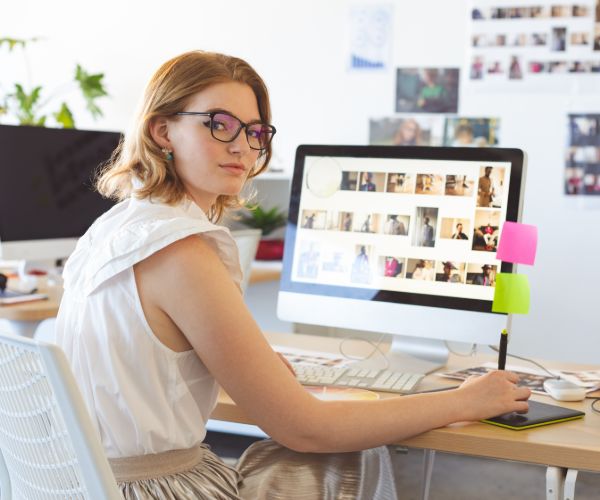 Understanding text vs images for audience engagement